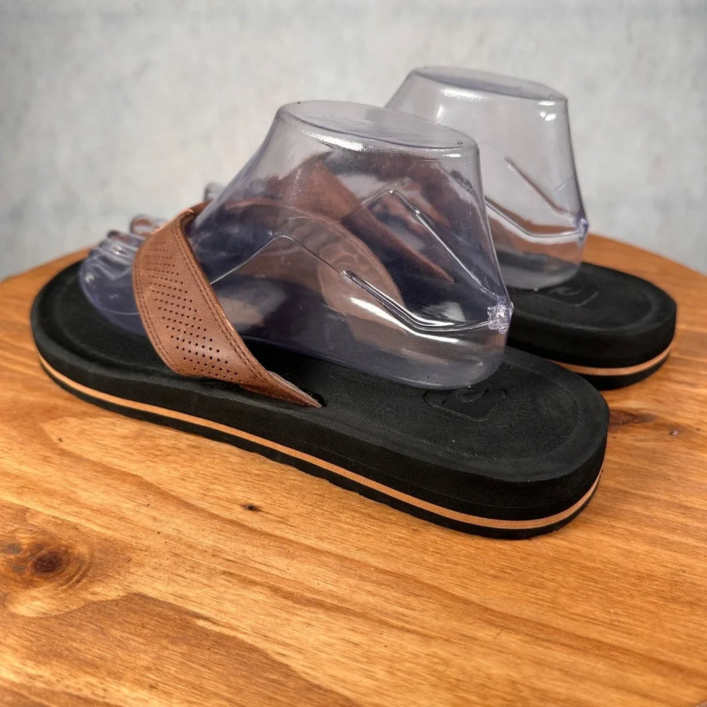 Rip Curl Flip Flop Sandals Mens 9.5 Brown Good Perforated Straps Thong Shoes